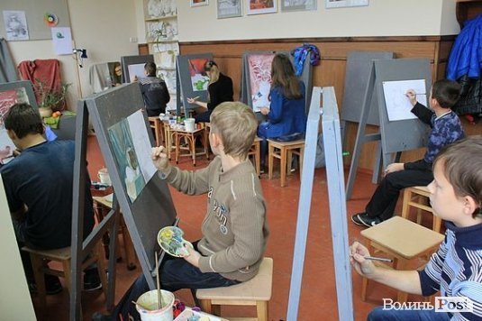 У ковельській художній школі в 4 кабінетах навчається 225 дітей. ФОТО