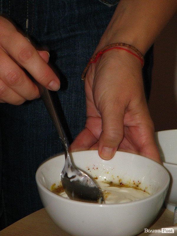 Як луцькі мами вчилися готувати йогурт. ФОТО