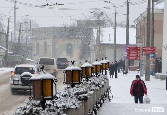Луцьк засипало снігом. ФОТО