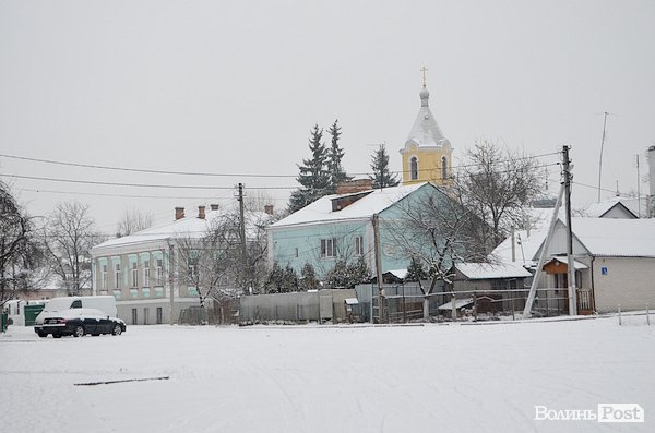 Луцьк засипало снігом. ФОТО