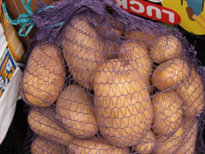 Вибір доволі широкий: скільки коштує картопля на ринку у Луцьку 