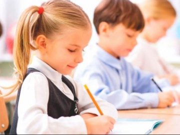 Зеленський відмінив шкільну форму