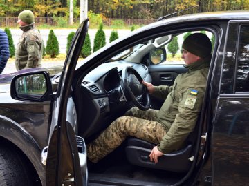 Волинським прикордонникам передали автомобіль