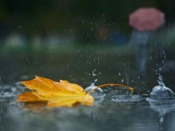 На вихідні Україну накриють дощі