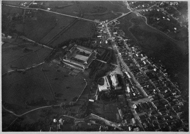 Замок Радзивілів в Олиці з висоти. РЕТРОФОТО 