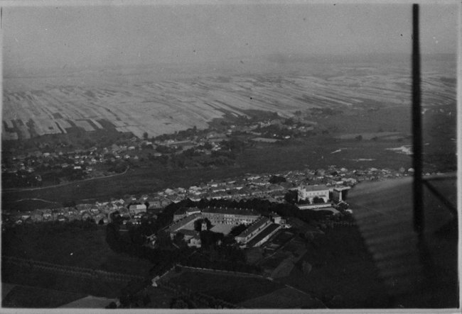 Замок Радзивілів в Олиці з висоти. РЕТРОФОТО 