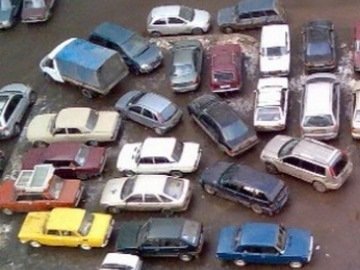Лучанам катастрофічно бракує парковок 