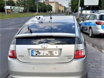 Хлопець з України працював таксистом у Польщі, маючи фальшиве посвідчення водія