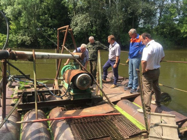 У Луцьку на Стиру встановили пристрій, який захищатиме рибу. ФОТО