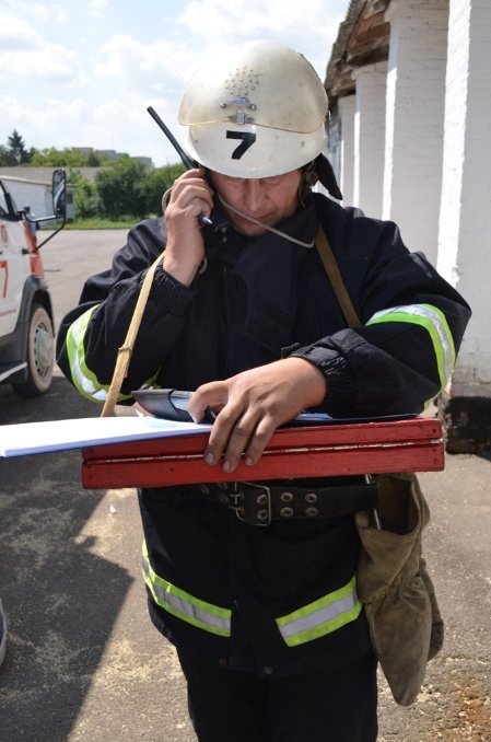 На Волині рятувальники вчилися гасити пожежу на хлібзаводі. ФОТО