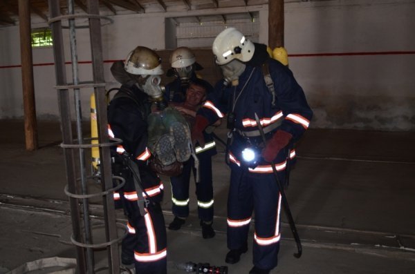 На Волині рятувальники вчилися гасити пожежу на хлібзаводі. ФОТО