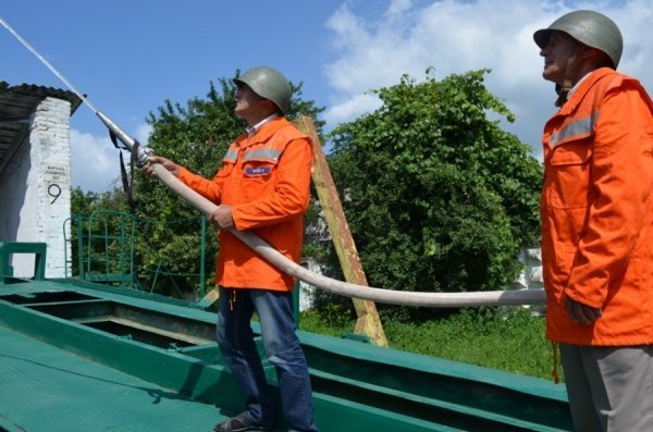 На Волині рятувальники вчилися гасити пожежу на хлібзаводі. ФОТО