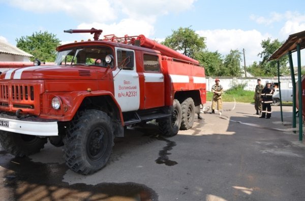На Волині рятувальники вчилися гасити пожежу на хлібзаводі. ФОТО