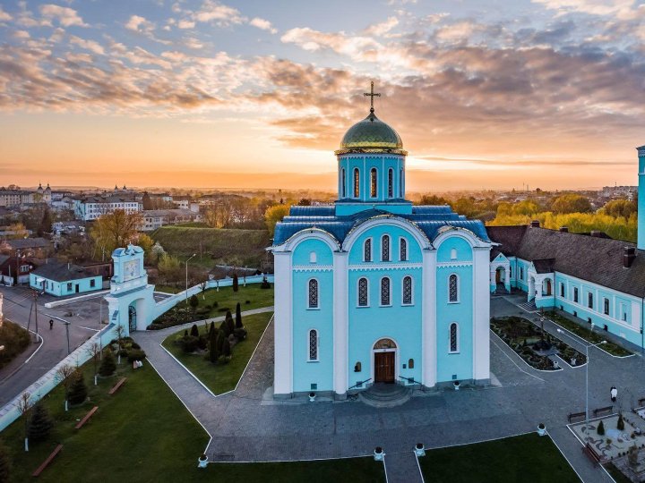 «Герб нашого ворога знаходиться в кабінеті очільника єпархії. Це абсурд»: історик - про російські символи в Успенському соборі