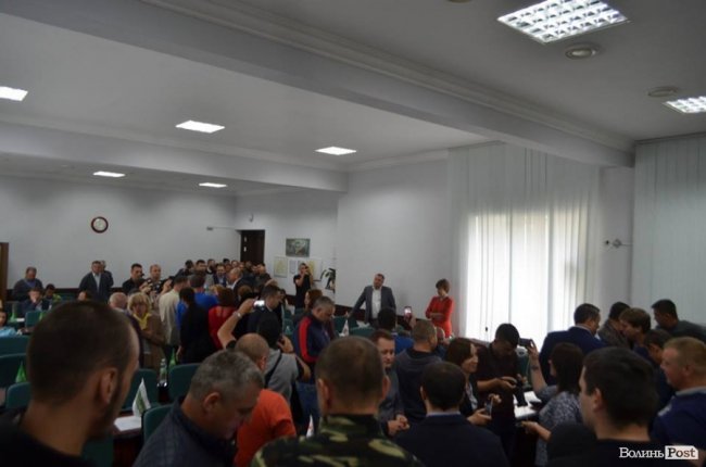 У Луцьку атовці блокують міську раду. ФОТО