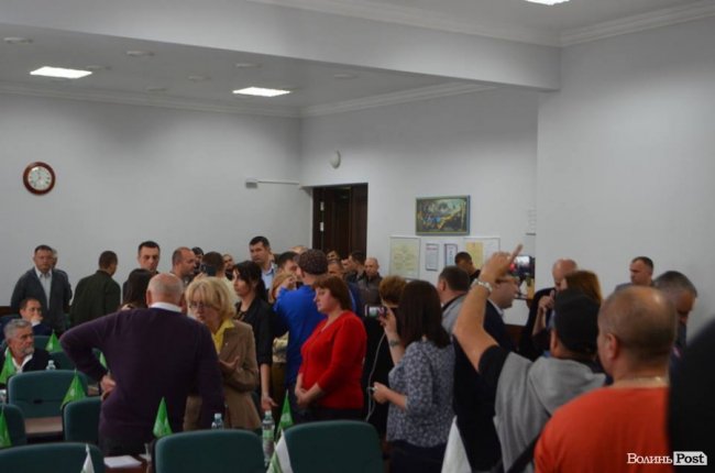 У Луцьку атовці блокують міську раду. ФОТО