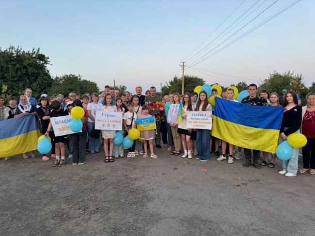 На Волині у рідному селі зустріли воїна, визволеного з полону