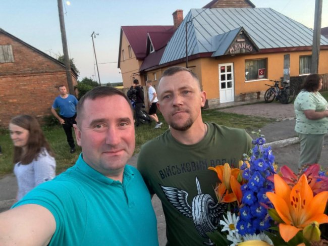 На Волині у рідному селі зустріли воїна, визволеного з полону