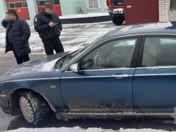 У Луцьку двоє молодиків з ножем вдерлися у квартиру, побили та пограбували господаря