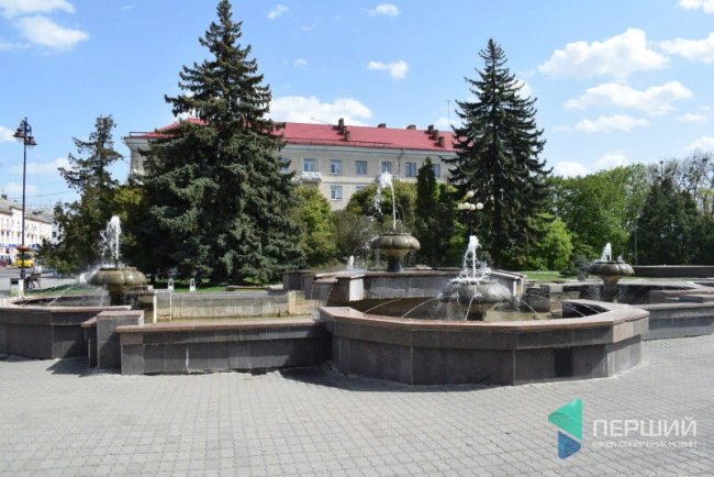 У Луцьку увімкнули фонтани до великодніх свят
