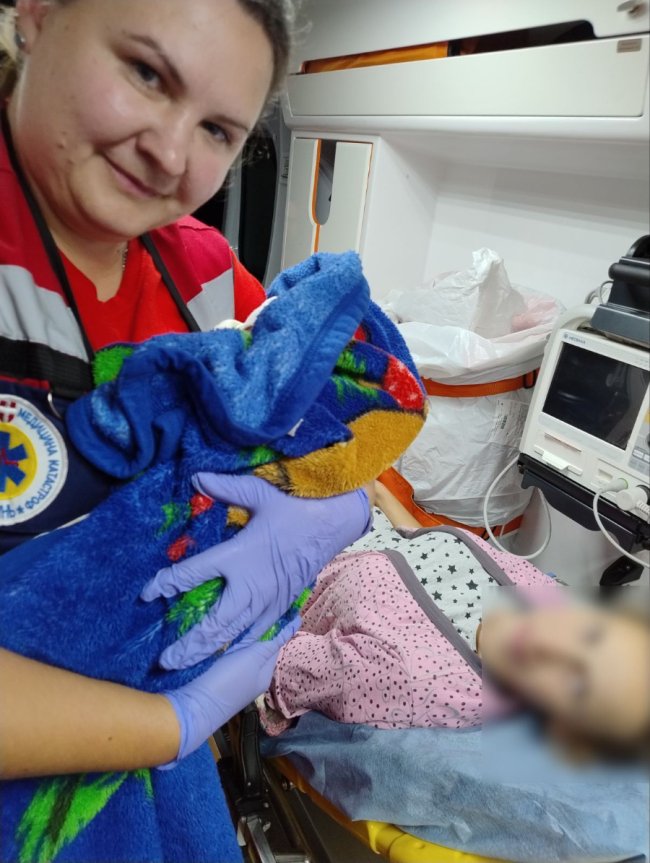 Дитина з'явилася на світ ще до приїзду медиків: на Волині жінка народила вдома