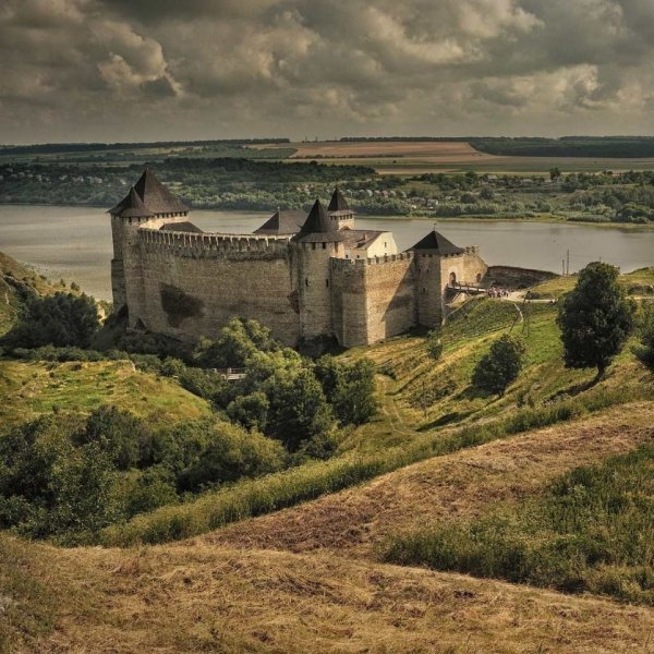 Автор - Олександр Дем'янів