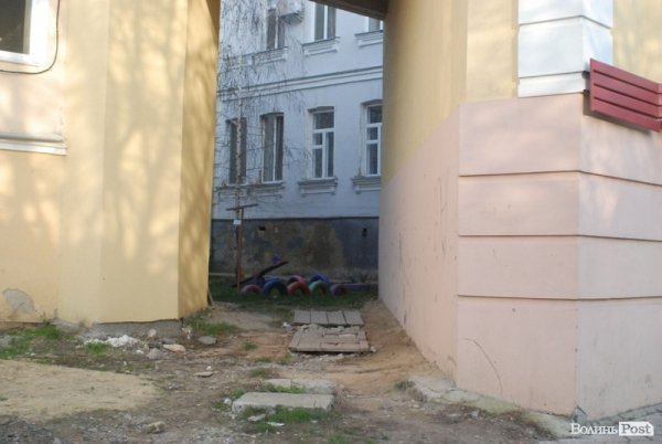  «Секретний» дитячий майданчик у Луцьку. ФОТО 