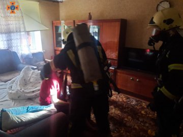 Люди відчули запах газу: на Волині рятувальники деблокували двері  в квартиру, аби врятувати господаря