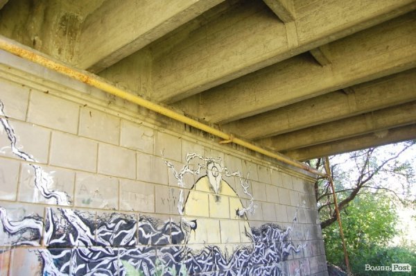 Луцькі «мости на мільйон» сипляться. ФОТО