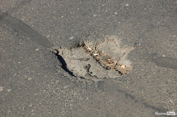 Луцькі «мости на мільйон» сипляться. ФОТО