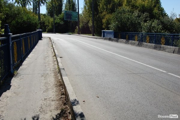 Луцькі «мости на мільйон» сипляться. ФОТО