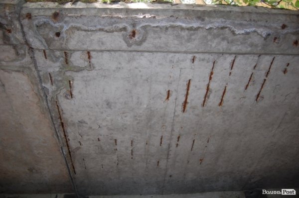 Луцькі «мости на мільйон» сипляться. ФОТО