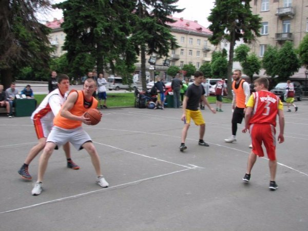 На «Art Territory‬» молодь займалася урбаністичними видами спорту. ФОТО