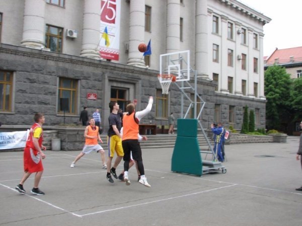 На «Art Territory‬» молодь займалася урбаністичними видами спорту. ФОТО