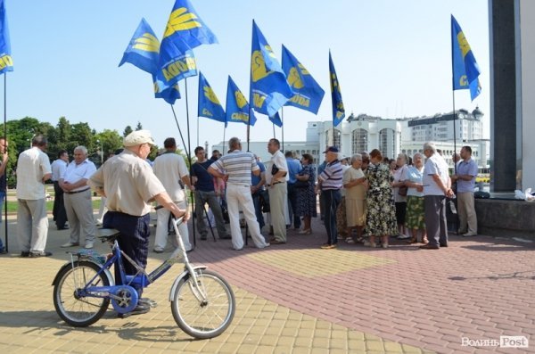 У Луцьку пікетували облдержадміністрацію: підтримували «повстанців Врадіївки». ФОТО