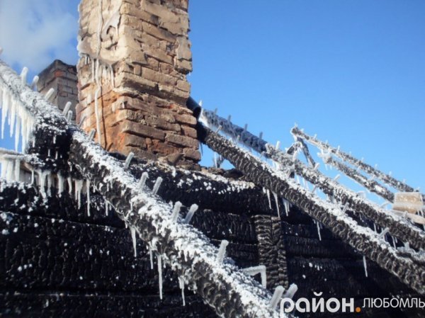 На Волині на Різдво згорів будинок, де мешкали дві сім'ї