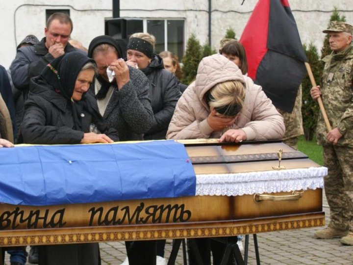 На Волині провели в останню путь Героя Руслана Романюка