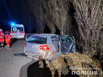 Смертельна ДТП –  на Волині: автівка врізалась у дерево, троє людей загинуло 