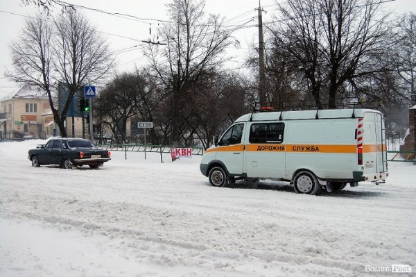 Сніг у Луцьку: вулиця Львівська. ФОТО