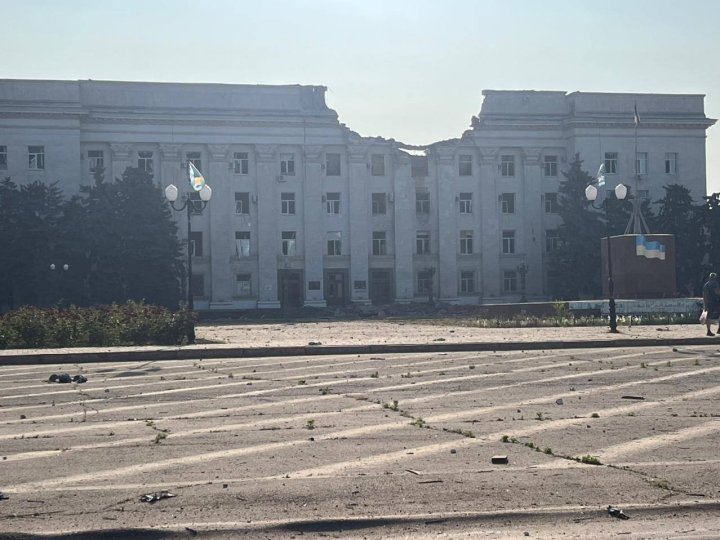 Російський КАБ зруйнував Херсонську ОВА