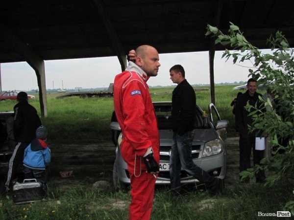 Під Луцьком змагалися автогонщики. ФОТО 