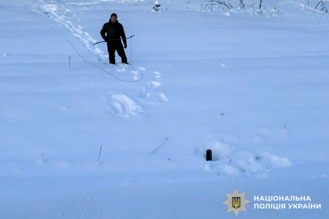 На Рівненщині поблизу колій знайшли скинуті російськими дронами міни