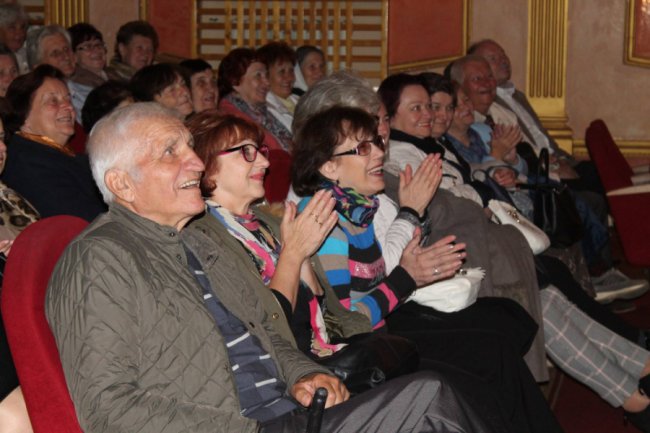 Поцілунки та гуморески: як волиняни святкували Міжнародний день людей похилого віку