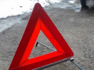 Лучанин на авто переламав ноги чоловікові 