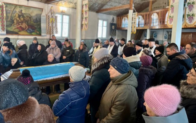 Захищатиме Україну з небес: на Волині попрощалися з Героєм Олександром Давидчуком