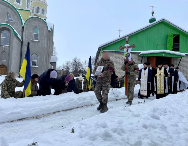 Захищатиме Україну з небес: на Волині попрощалися з Героєм Олександром Давидчуком