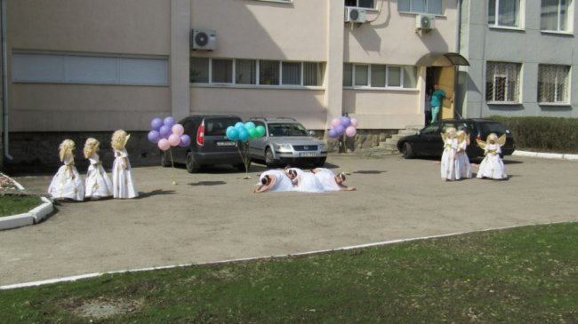 Перша трійня на Волині: виписку з пологового перетворили на шоу