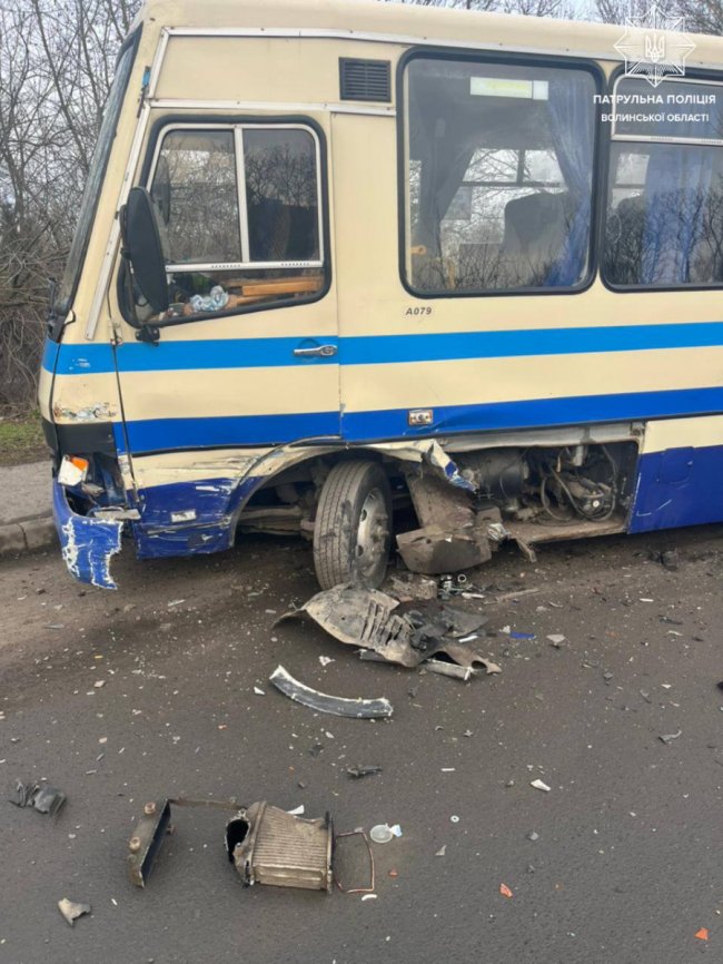 У Луцьку - ДТП за участю автобуса та легковика