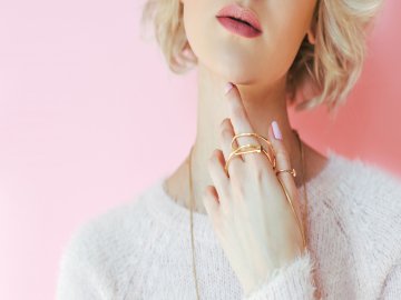 Коли дарувати прикраси у відносинах?*