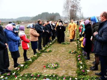 У селі на Волині очільник УПЦ (МП) Нафанаїл відслужив святкову службу. ФОТО